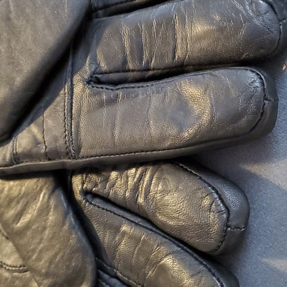 Motorcycle,‎  gauntlet leather gloves. Lined, snap together,  zipper pockets. - Picture 7 of 15